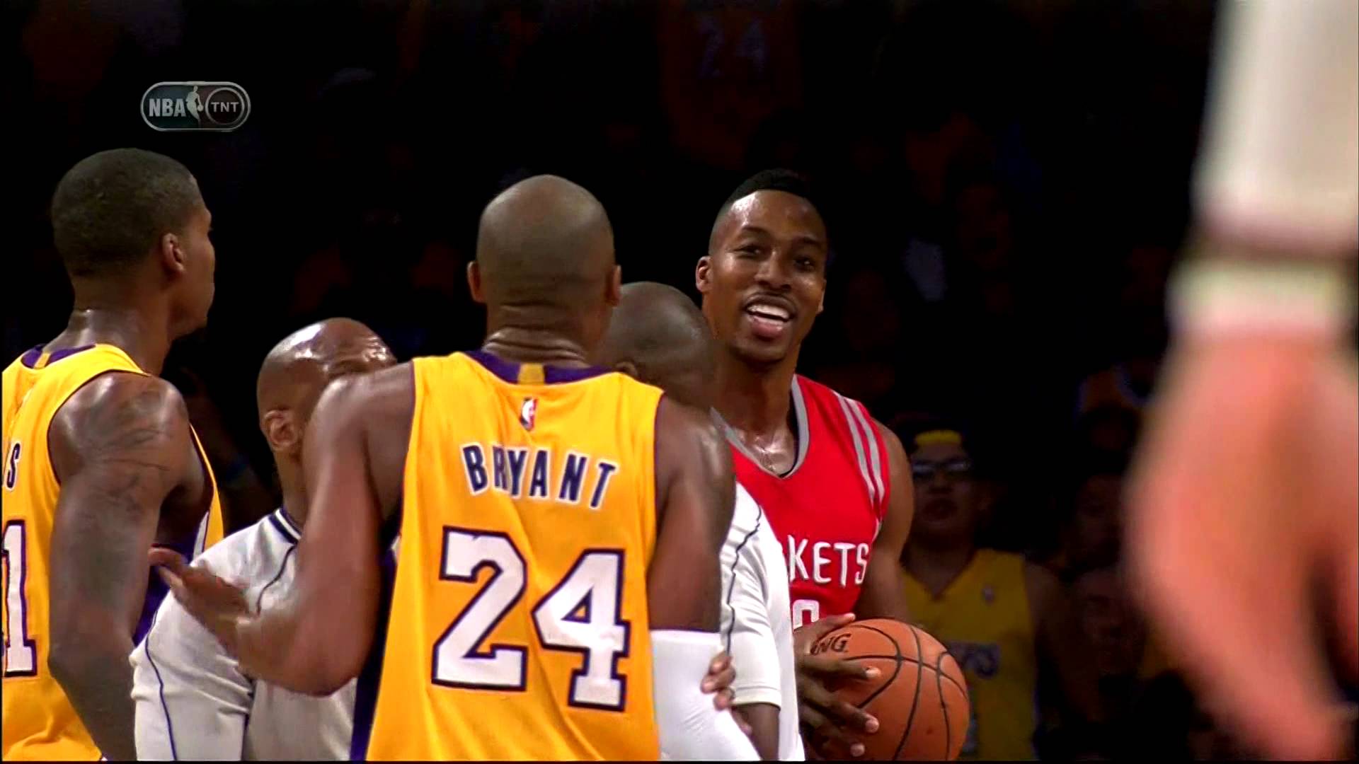 Les fans de Kobe Bryant à Houston pourrissent Dwight Howard
