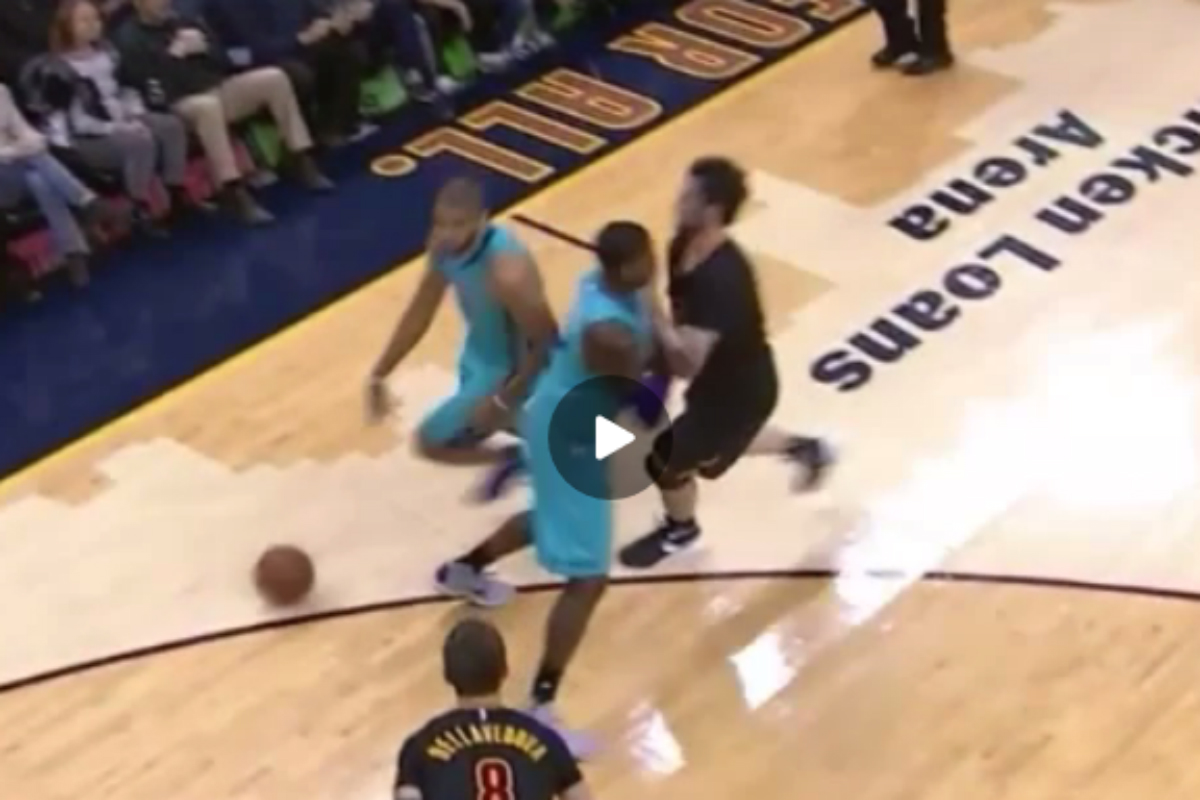 Marvin Williams met un énorme taquet à Kevin Love