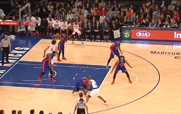 Top 10 : Les plus gros crossovers de la saison 2015-2016