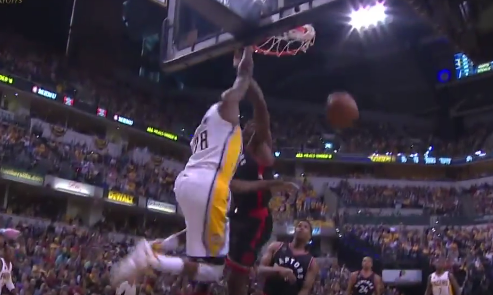 Top 10 : Ian Mahinmi écrase Bismack Biyombo !