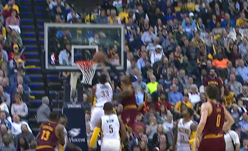 Le plus beau contre de la saison pour Myles Turner