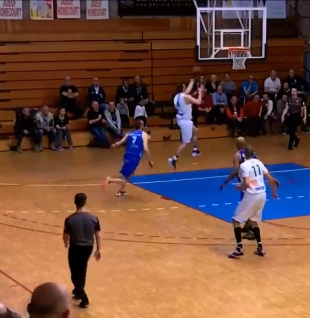 Top 10 Courtcuts : Le coup de génie de Maxime Rad