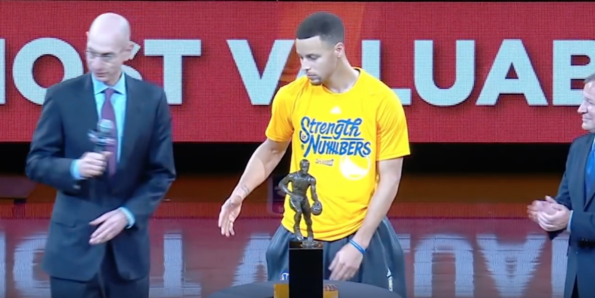 Adam Silver met un énorme vent à Curry et s’en excuse ensuite