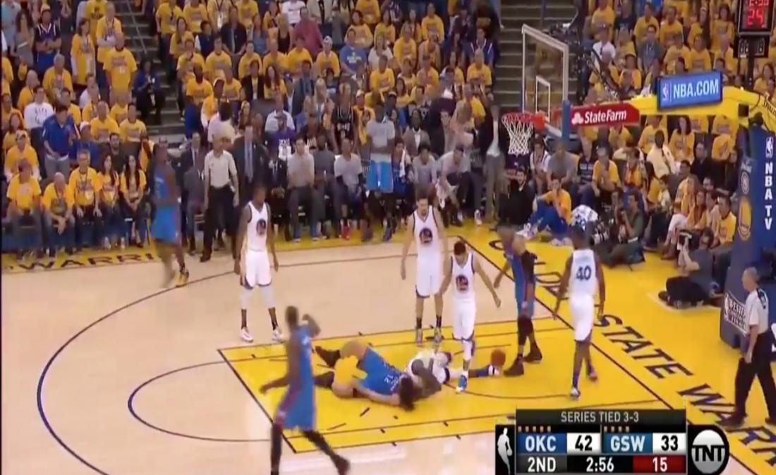 Draymond Green-Steven Adams, une prise de catch en guise d’adieu