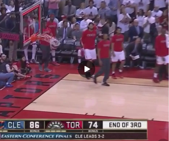 Kyrie Irving réussit un panier dingue… mais annulé