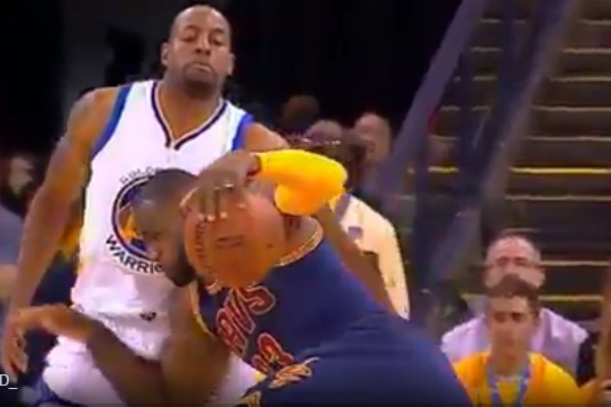 Maudit, Andre Iguodala reprend un coup dans les cou!^#&s