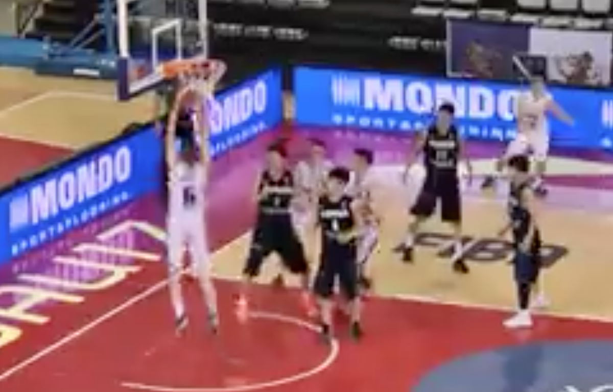 Spurs’ style : des Bosniens de 17 ans donnent une leçon de basketball !