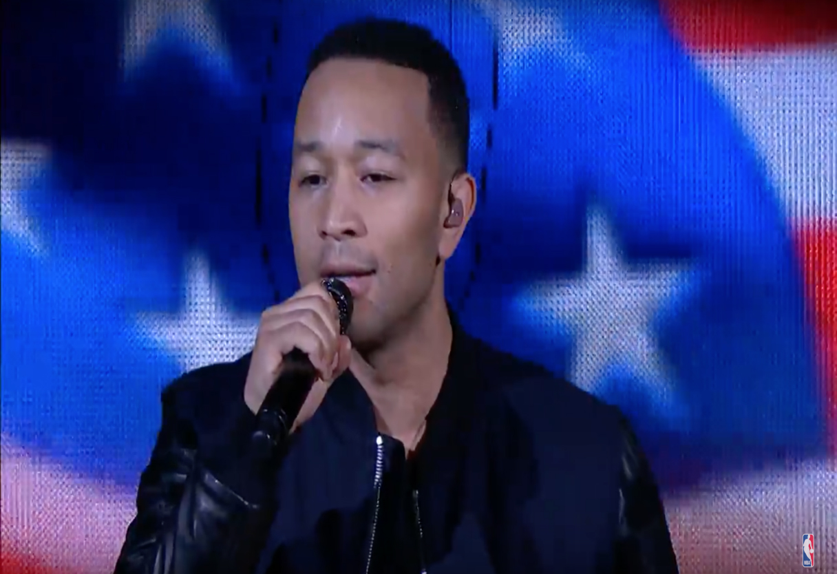 Woah : John Legend reprend l’hymne national avant la finale