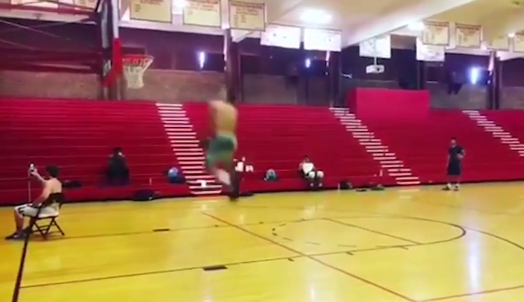 Incroyable : Le dunk complètement fou d’Aaron Gordon !