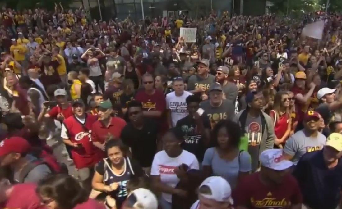 Plus d’un million de personnes dans les rues de Cleveland pour fêter les Cavs !