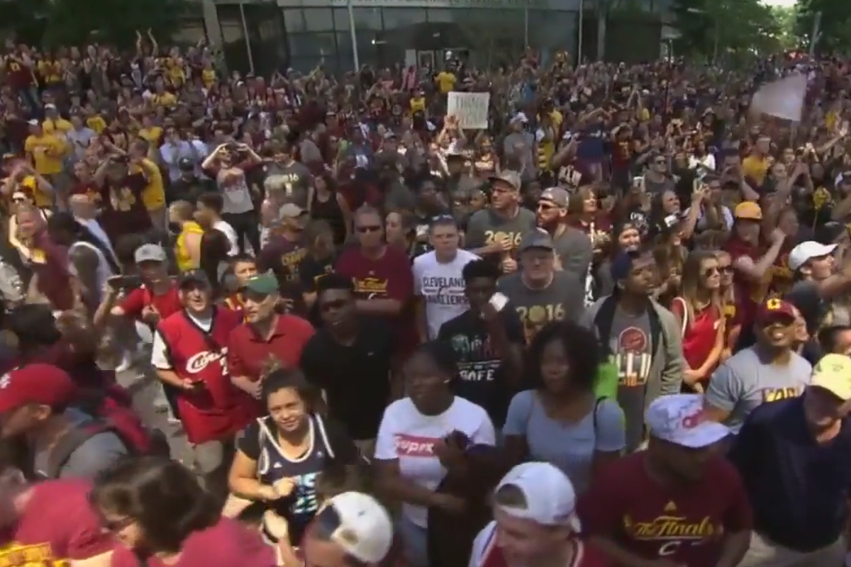 Plus d’un million de personnes dans les rues de Cleveland pour fêter les Cavs !