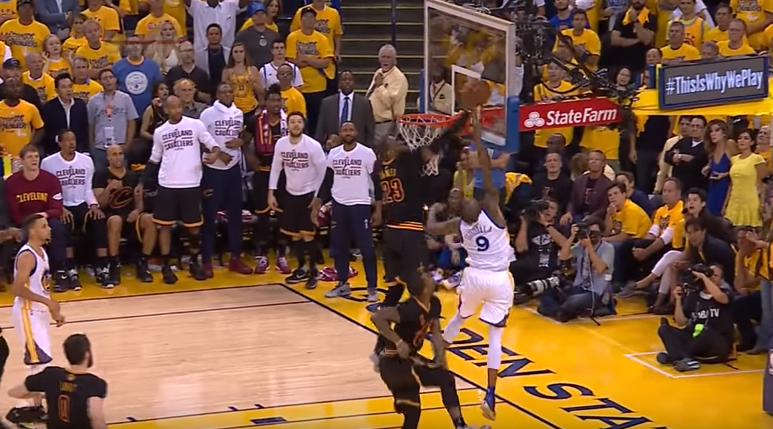Pourquoi le contre de LeBron sur Iguodala est incroyable, scientifiquement
