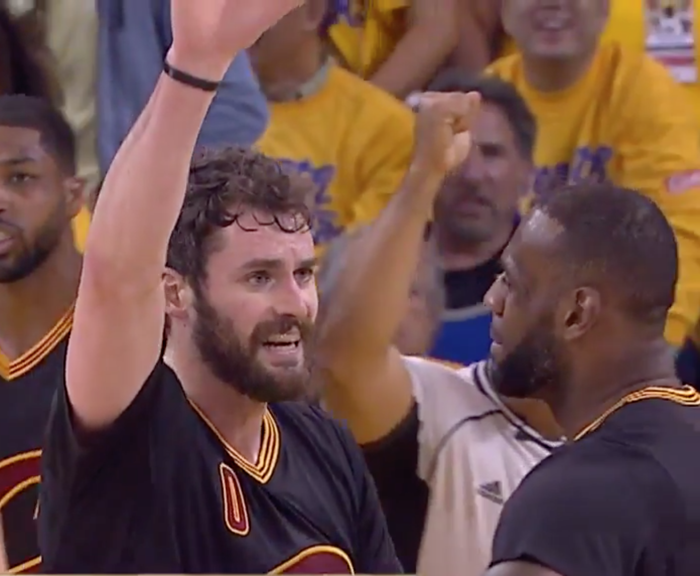 Kevin Love prend un vent et une soufflante par LeBron