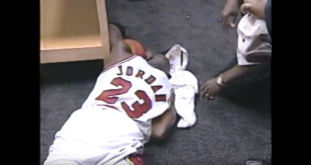 Il y a 20 ans, Michael Jordan s’effondrait dans le vestiaire des Bulls
