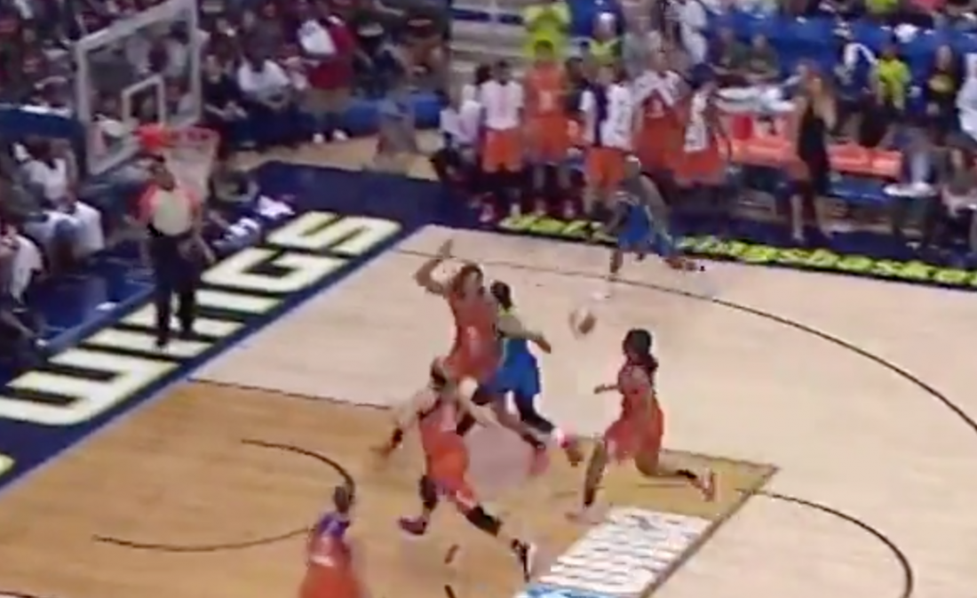 Une passe magnifique en WNBA cette nuit