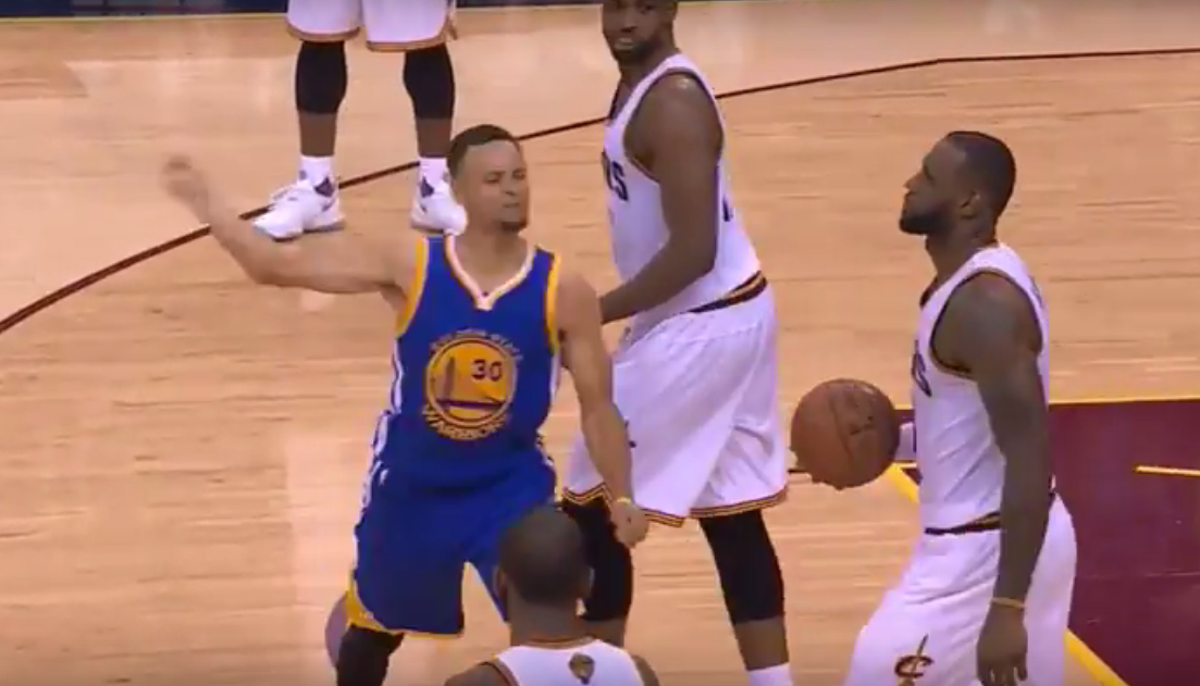 Expulsé pour la première fois en carrière, Stephen Curry jette son protège-dents !