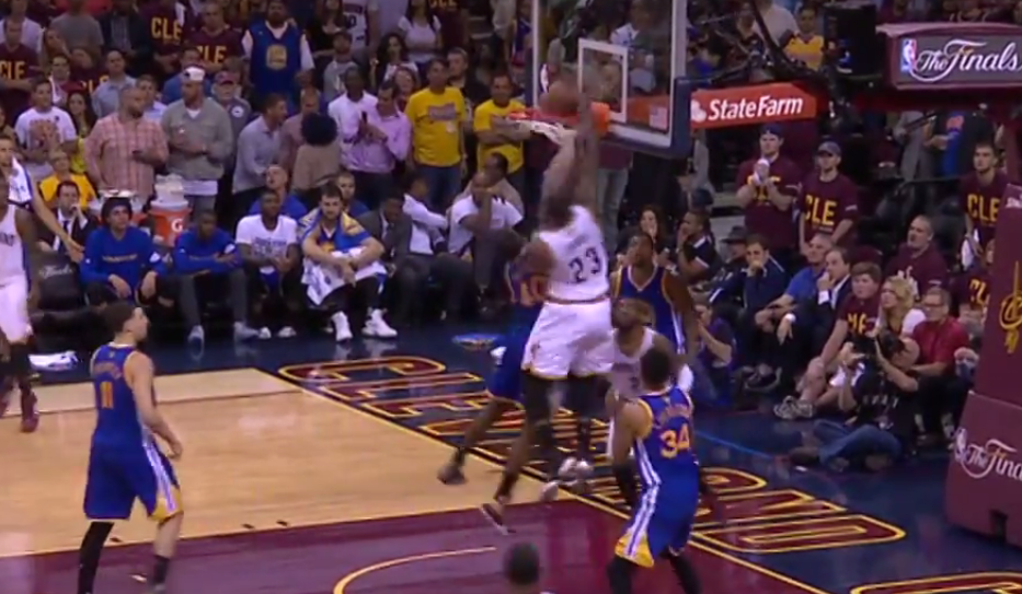 Top 5 : LeBron James écrase Harrison Barnes !