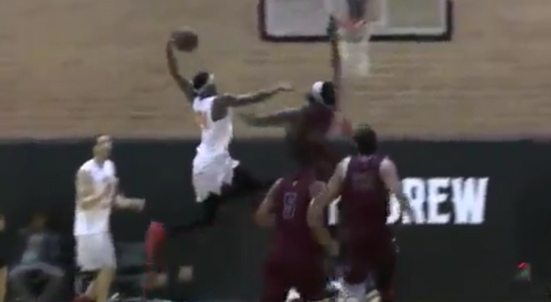 Andre Drummond se prend deux posters en Drew League !