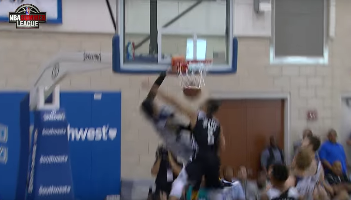 Le cousin de Paul George pète un gros poster en Summer League !