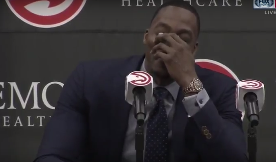 Dwight Howard a pleuré lors de sa présentation chez les Hawks !