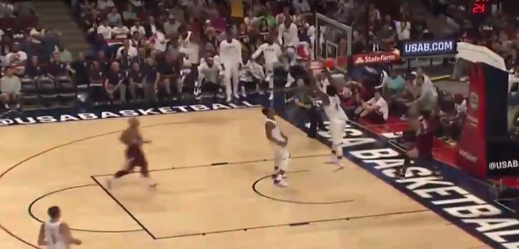 Jimmy Butler et Kyle Lowry, le alley-oop à une touche !