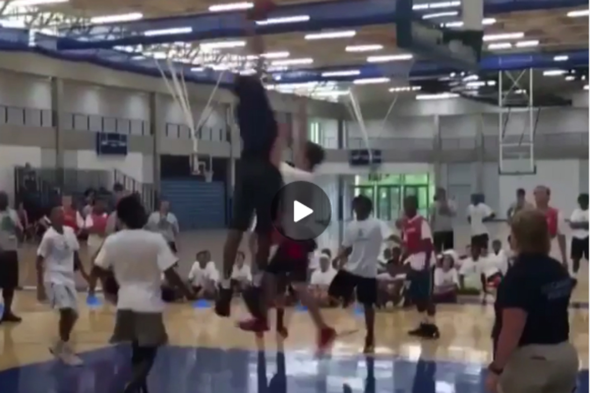 Karl Anthony Towns postérise un môme, vivement la reprise