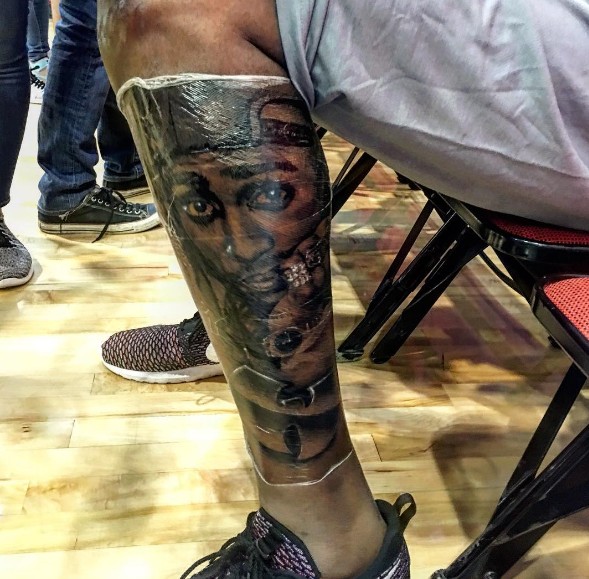 WTF : Kevin Durant se fait tatouer le visage de Tupac sur toute la jambe