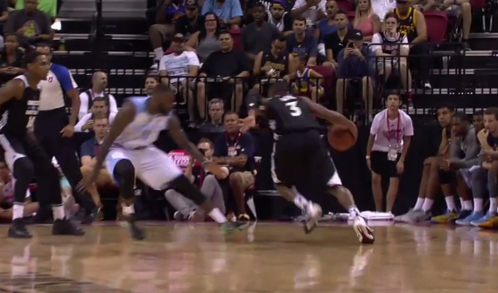 Sale : Kris Dunn met JaKarr Sampson sur le cul avec un cross !