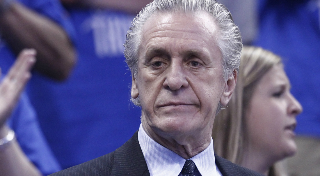 Riley à Thibodeau : « Enfoiré ! »