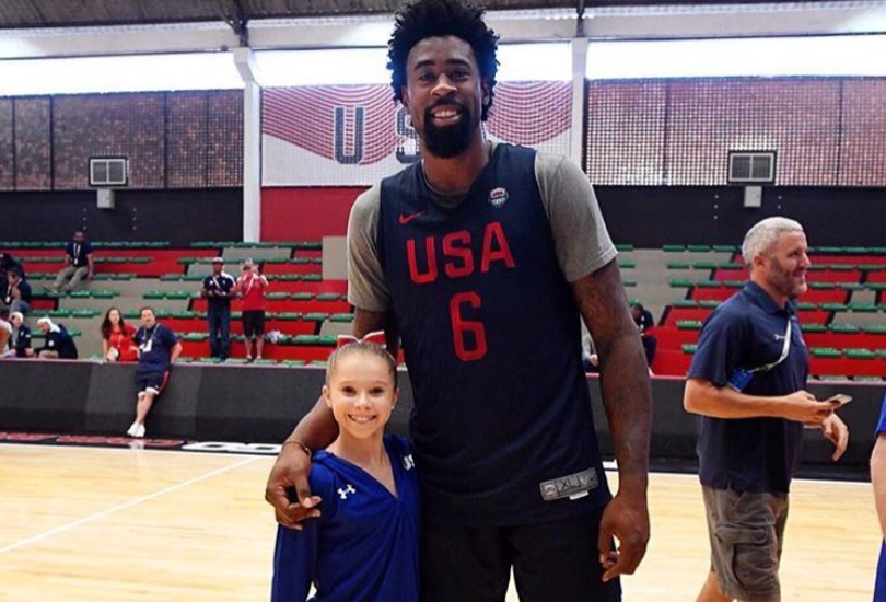DeAndre Jordan s’affiche avec la plus petite athlète américaine !