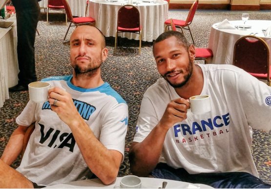 Boris Diaw et Manu Ginobili, des retrouvailles et un café