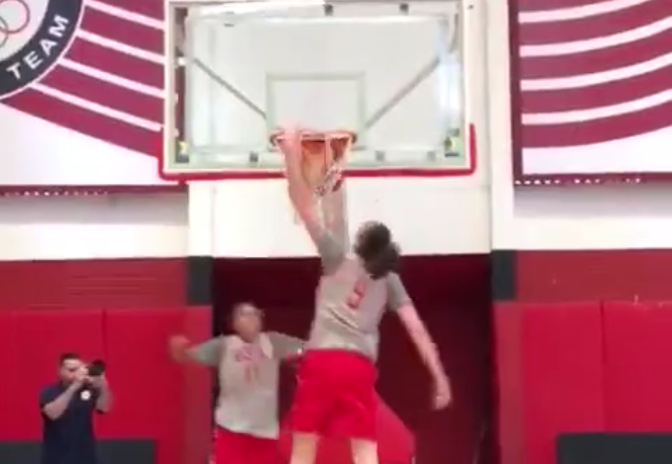 Elena Delle Donne et Breanna Stewart claquent un alley-oop !