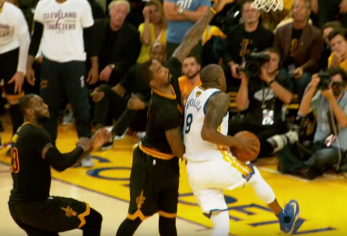 LeBron James : le fameux contre sur Iguodala, une action collective