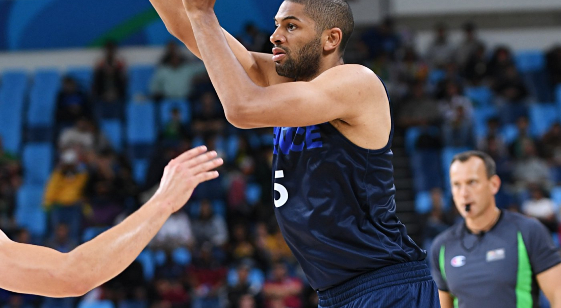 Les Bleus l’emportent sur le fil face aux Serbes