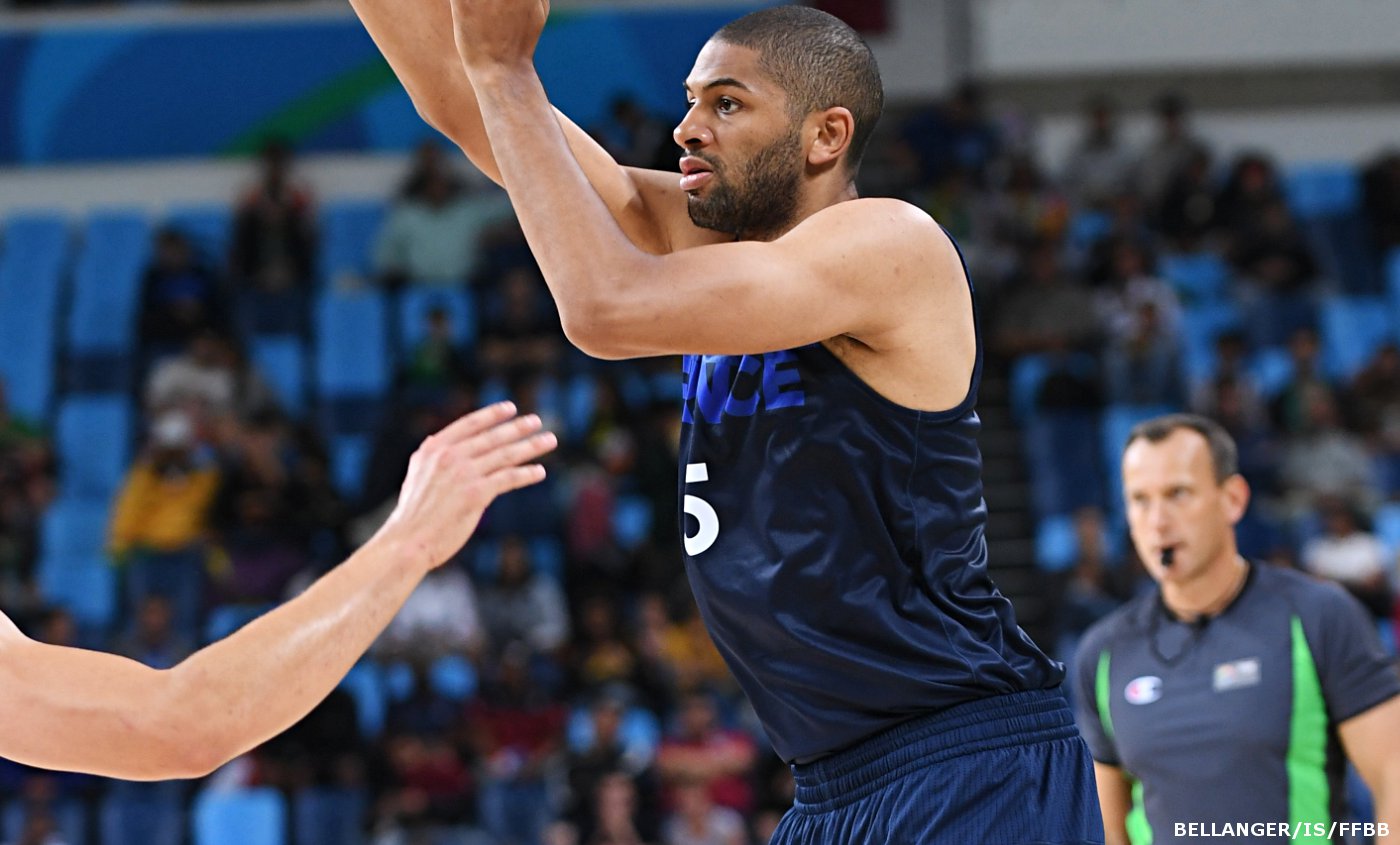 Les Bleus l’emportent sur le fil face aux Serbes