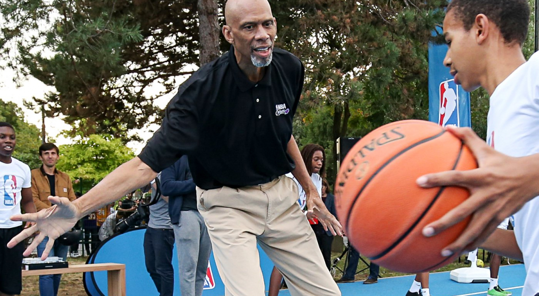 Jabbar veut convaincre Tyson d’abandonner Donald Trump