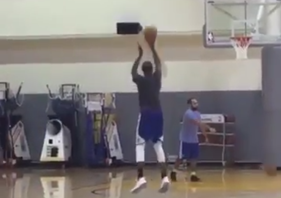 Kevin Durant et Klay Thompson enfilent déjà les shoots comme des perles