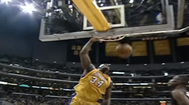 Vintage : Le chef d’oeuvre de Shaq contre les Sixers lors des Finales 2001