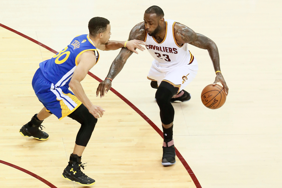 Cavaliers ou Warriors : Quelle équipe domine le plus en playoffs ?