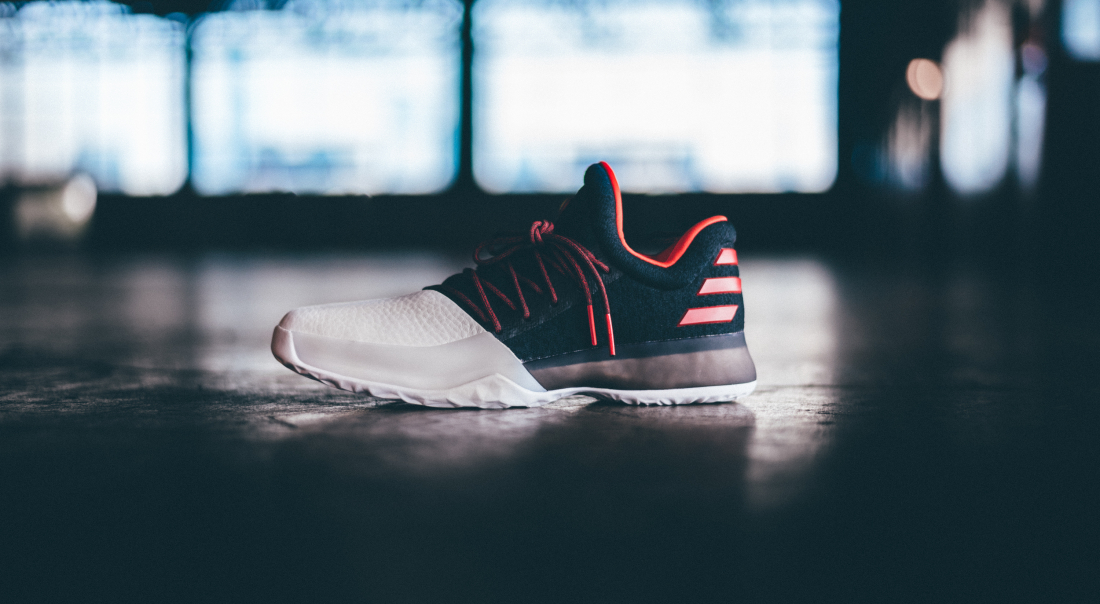 James Harden dévoile la Harden Volume 1, son premier bébé