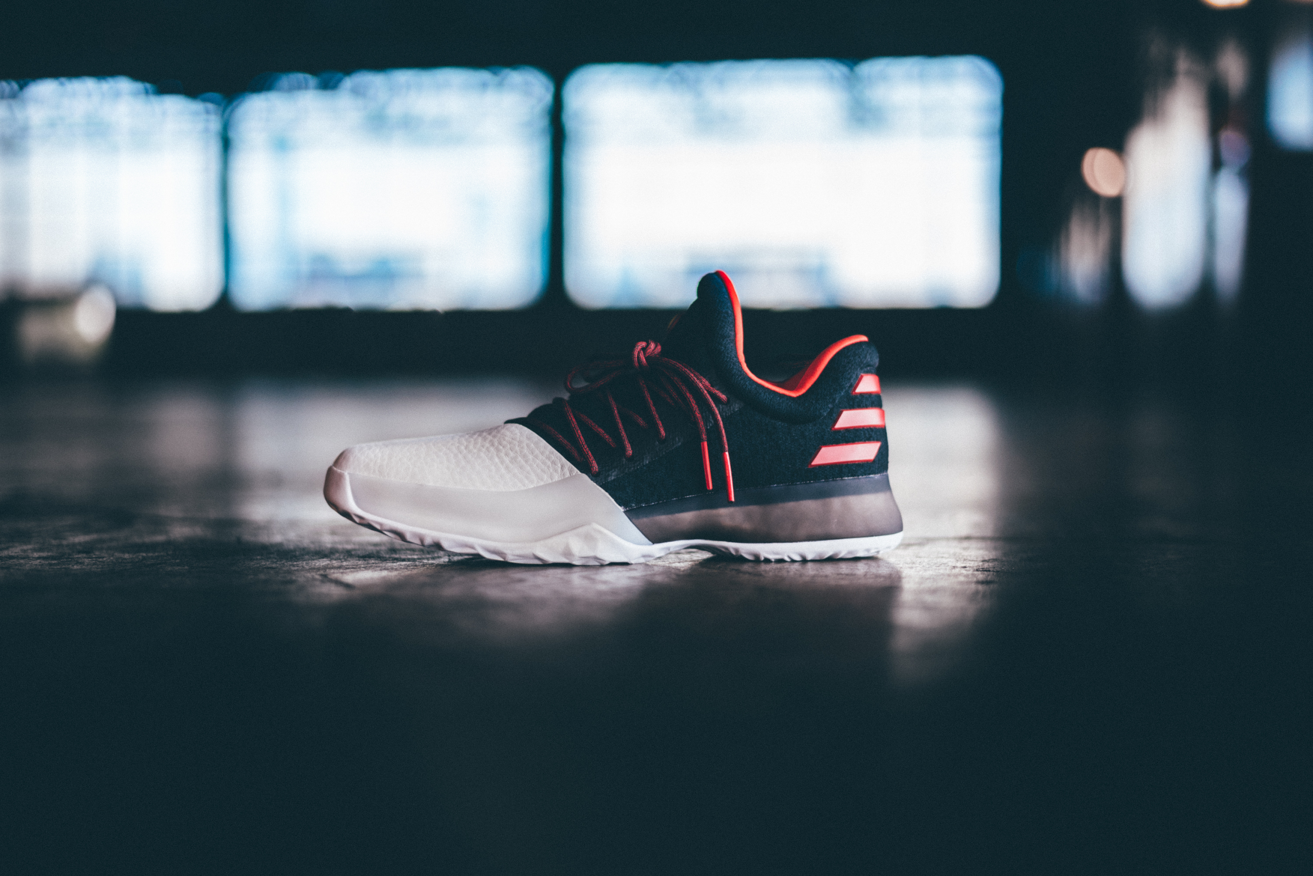 James Harden dévoile la Harden Volume 1, son premier bébé