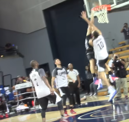 Blake Griffin démolit le rookie Brice Johnson à l’entraînement