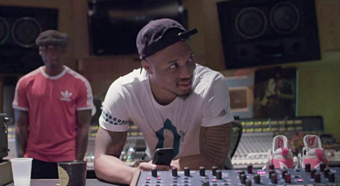 Damian Lillard en studio avec un producteur de légende