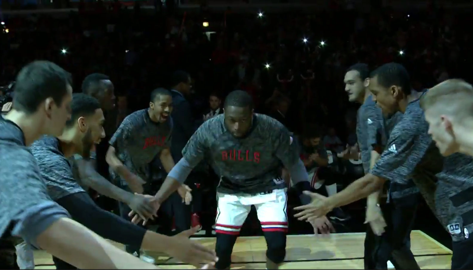 Frissons : la première entrée de Dwyane Wade sur le parquet des Bulls