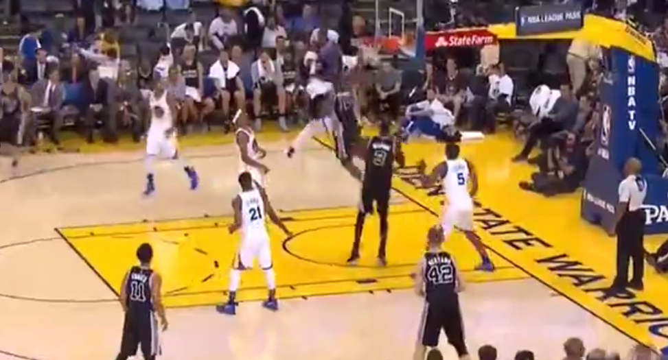 Top 10 : le show Jonathon Simmons, LeBron James prend son envol