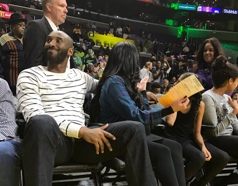Kobe Bryant de retour au Staples Center avec une barbe de retraité