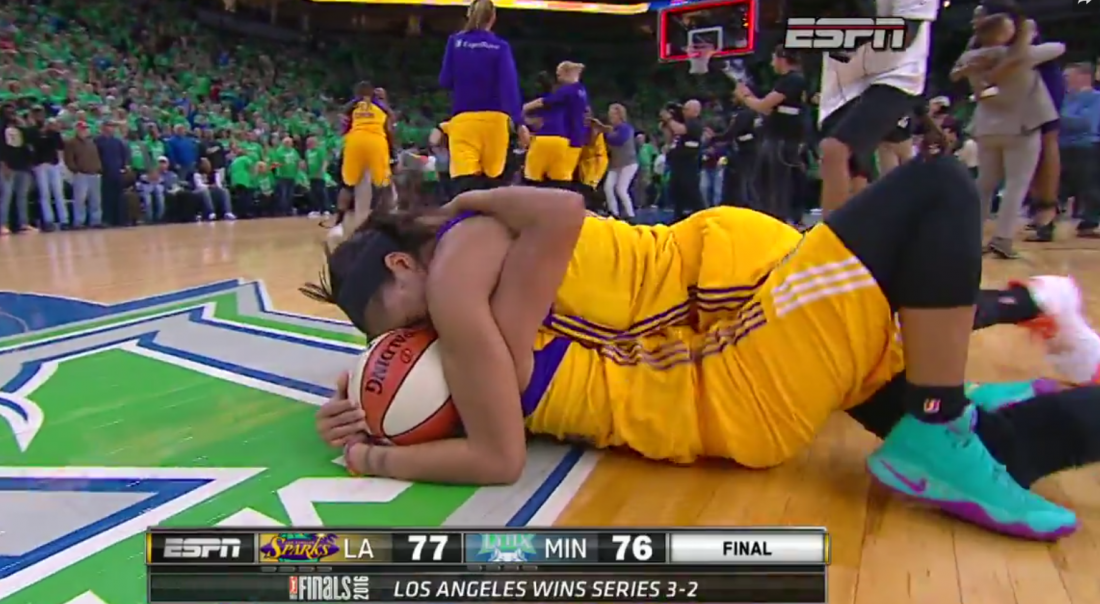 Les Sparks de Sandrine Gruda championnes WNBA après une fin de match folle