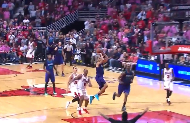 Nicolas Batum foire le shoot de la gagne face aux Bulls
