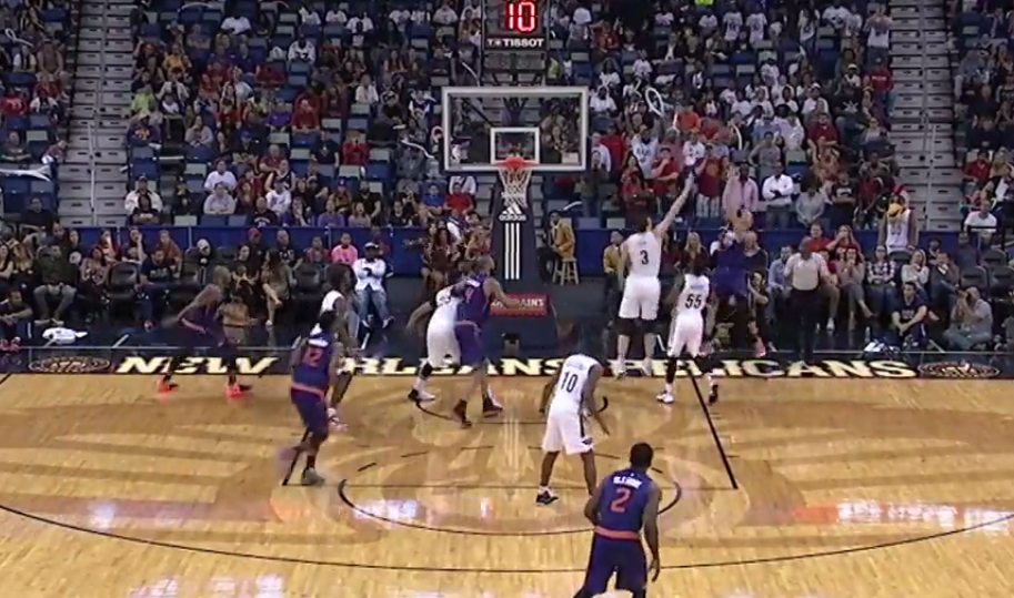 Trick Shot : le génie de Devin Booker en action !