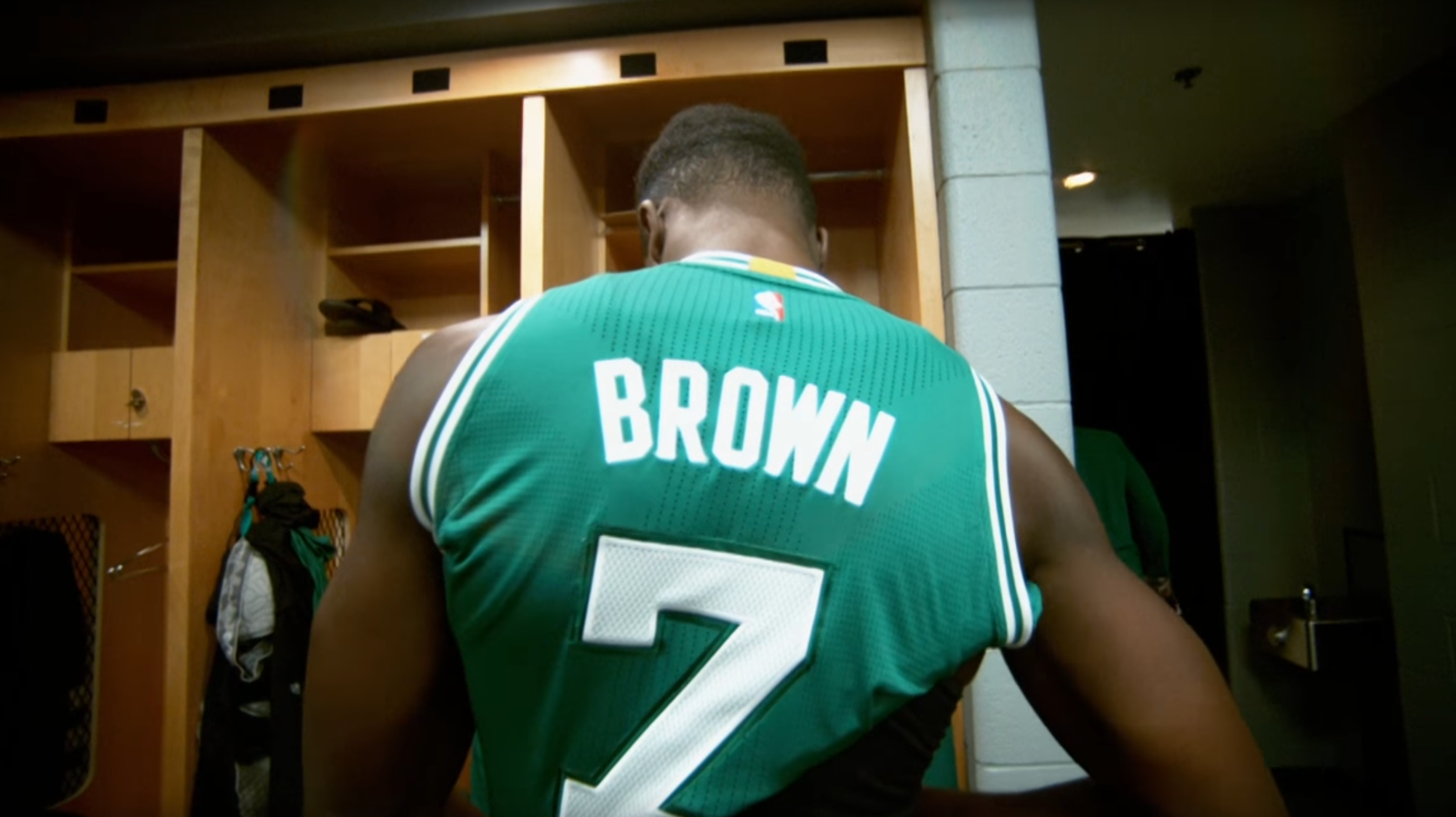 Les Celtics battent Detroit au finish grâce à Jaylen Brown